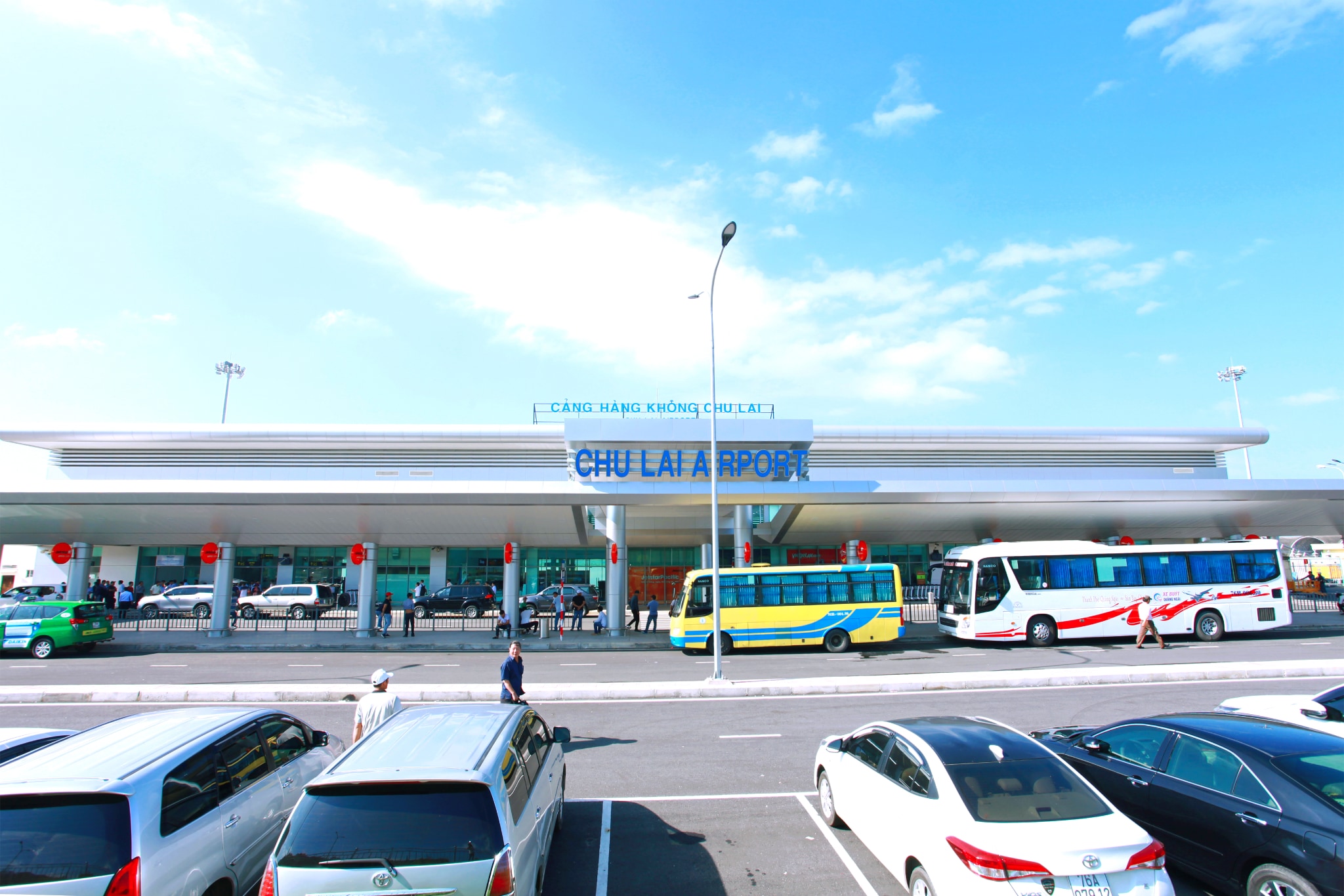 Chu Lai Airport is designed with a streamlined terminal and services such as a VIP lounge, ensuring a smooth travel experience for domestic flights